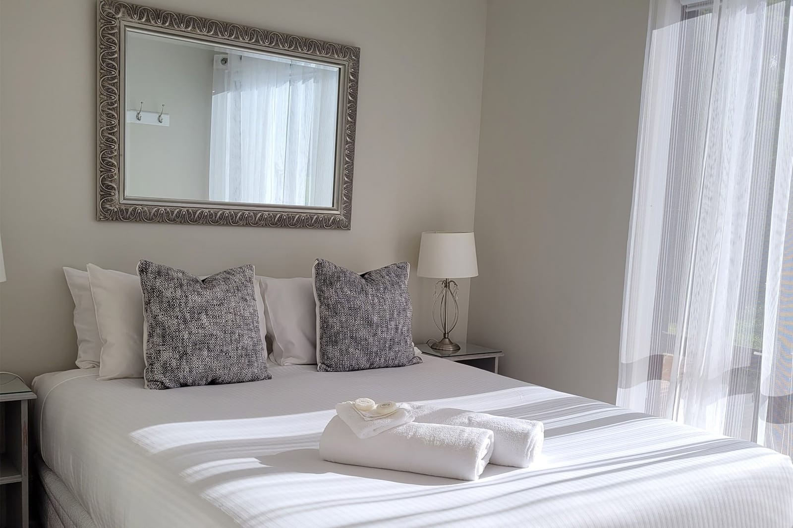 Bedroom in the Hunter Gleann homestead with a queen bed and dressing mirror